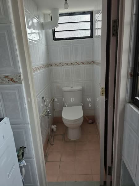 35 Chai Chee Avenue HDB Flat For Sale at S$ 495,000 | PropertyGuru Singapore - Bathroom