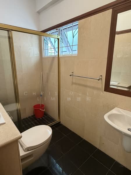 Coldstream Avenue, Coldstream Avenue, 5 Bedrooms, 4,700 sqft, Detached House For Rent, by Chris Mulia Lim 林德和, 500062271 - Bathroom - PropertyGuru.com.sg