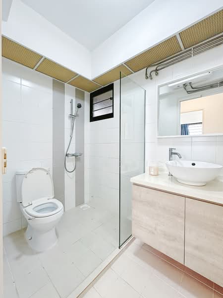 499A Tampines Avenue 9 HDB Flat For Sale at S$ 580,000 | PropertyGuru Singapore - Bathroom