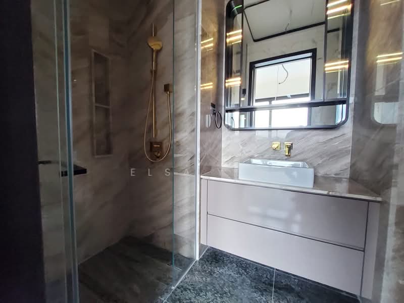 Perfect Ten Condominium For Sale at S$ 2,500,000 | PropertyGuru Singapore - Bathroom