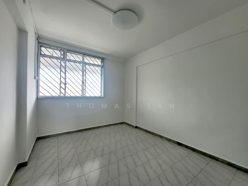329 Serangoon Avenue 3 HDB Flat For Sale at S$ 638,000 | PropertyGuru Singapore - Bedroom 3