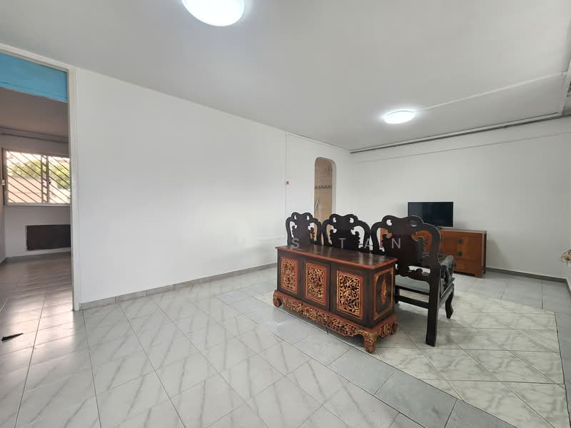 329 Serangoon Avenue 3 HDB Flat For Sale at S$ 638,000 | PropertyGuru Singapore - Living Room
