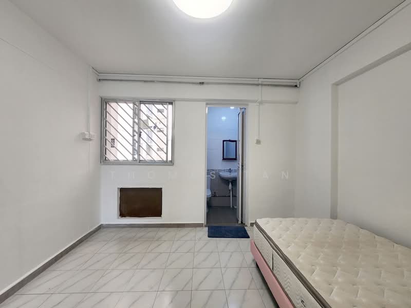 329 Serangoon Avenue 3 HDB Flat For Sale at S$ 638,000 | PropertyGuru Singapore - Master Bedroom