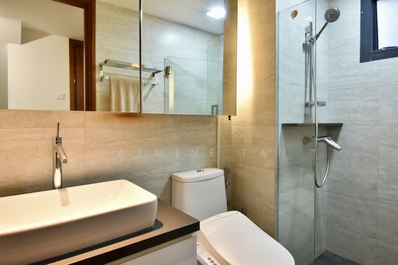 River Place Condominium For Sale at S$ 2,450,000 | PropertyGuru Singapore - Level 2 - Common Bathroom