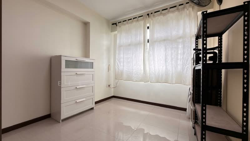 509A Yishun Avenue 4 HDB Flat For Sale at S$ 640,000 | PropertyGuru Singapore - Bedroom