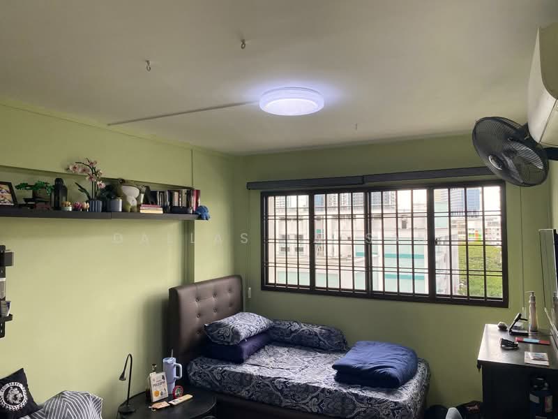 238 Jurong East Street 21 HDB Flat For Sale at S$ 738,888 | PropertyGuru Singapore - Bedroom