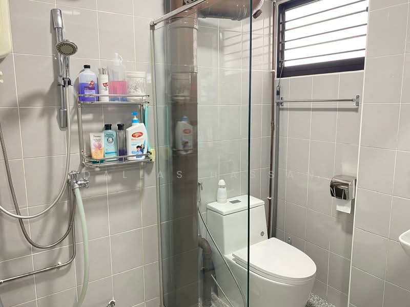 238 Jurong East Street 21 HDB Flat For Sale at S$ 738,888 | PropertyGuru Singapore - Bathroom