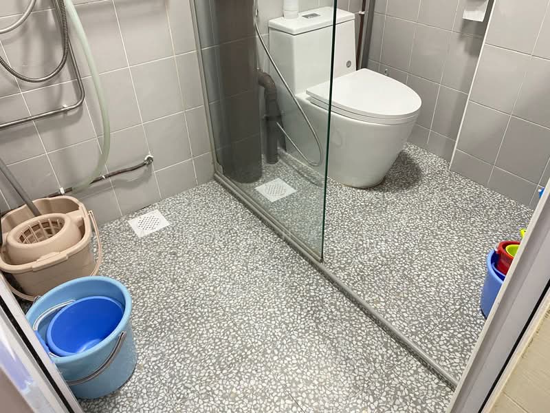 238 Jurong East Street 21 HDB Flat For Sale at S$ 738,888 | PropertyGuru Singapore - Bathroom