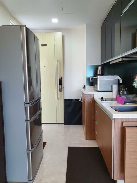 Newton Edge Condominium For Sale at S$ 1,200,000 | PropertyGuru Singapore - Kitchen