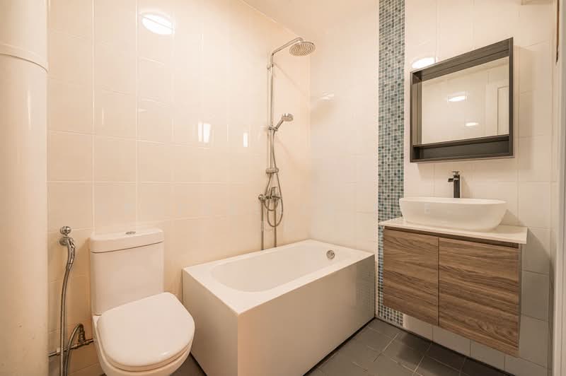 142 Serangoon North Avenue 1 HDB Flat For Sale at S$ 1,000,000 | PropertyGuru Singapore - Bathroom