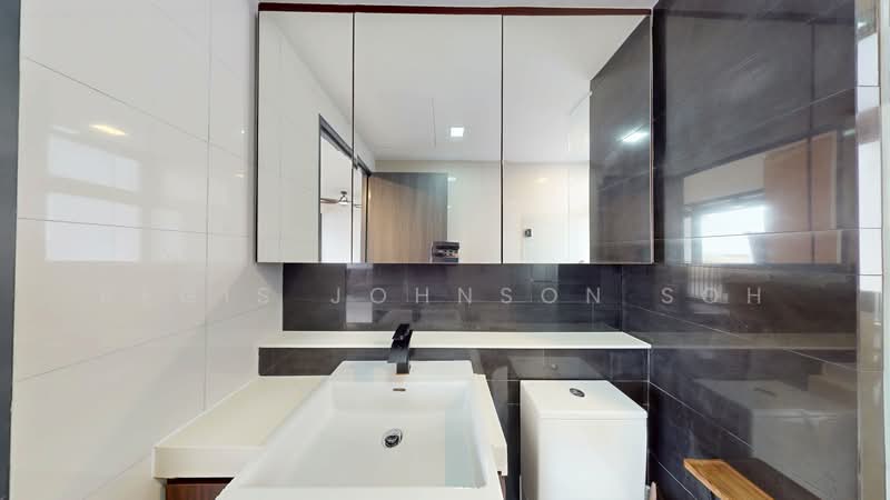 Gem Residences, 1 Lorong 5 Toa Payoh, 3 Bedrooms, 1,055 sqft, Condominium For Sale, by Regis Johnson Soh, 500062417 - Common Bathroom - PropertyGuru.com.sg