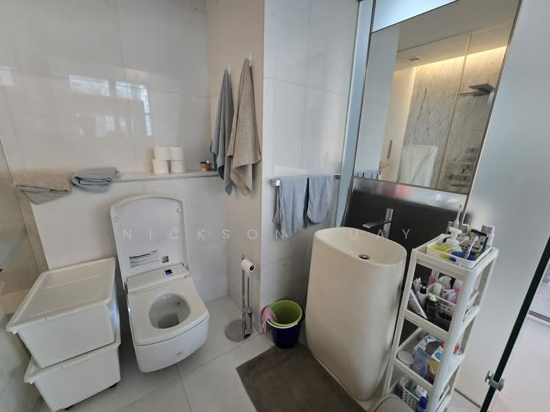 The Scotts Tower, 38 Scotts Road, 1 Bedroom, 624 sqft, Condominium For Rent, by Nickson Guay, 500062428 - Bathroom - PropertyGuru.com.sg