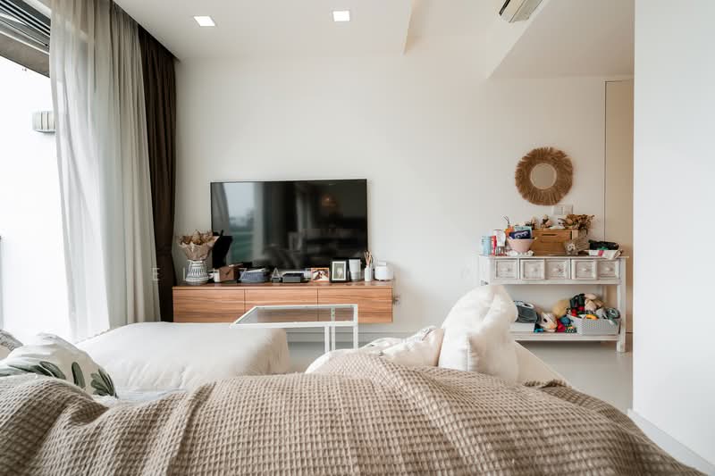 Hedges Park Condominium Condominium For Sale at S$ 1,000,000 | PropertyGuru Singapore - Living Room