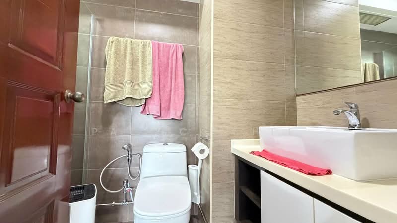132 Edgedale Plains HDB Flat For Sale at S$ 608,000 | PropertyGuru Singapore - Bathroom