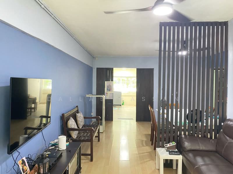 126 Bukit Batok Central HDB Flat For Sale at S$ 520,000 | PropertyGuru Singapore - Living Room