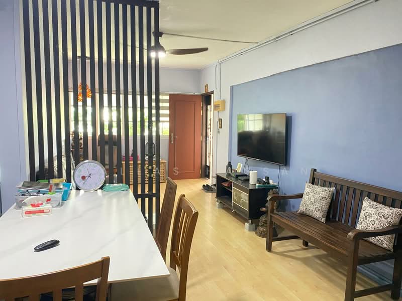 126 Bukit Batok Central HDB Flat For Sale at S$ 520,000 | PropertyGuru Singapore - Living Room