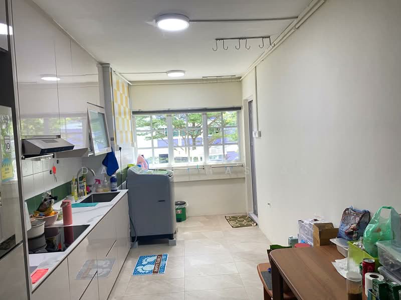 126 Bukit Batok Central HDB Flat For Sale at S$ 520,000 | PropertyGuru Singapore - Kitchen
