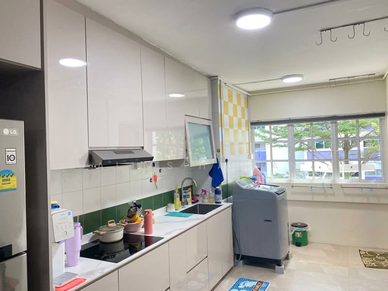 126 Bukit Batok Central HDB Flat For Sale at S$ 520,000 | PropertyGuru Singapore - Kitchen