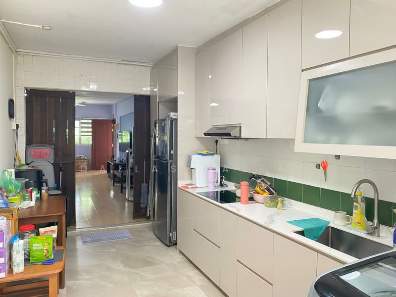 126 Bukit Batok Central HDB Flat For Sale at S$ 520,000 | PropertyGuru Singapore - Kitchen