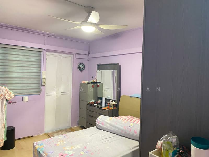 126 Bukit Batok Central HDB Flat For Sale at S$ 520,000 | PropertyGuru Singapore - Bedroom