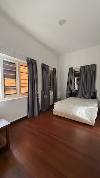 Lowland Road, Kovan Road. Near to Kovan MRT, , 2 Bedrooms, 915 sqft, Apartment For Rent, by Johnny Chia, 500062452 - Bedroom - PropertyGuru.com.sg