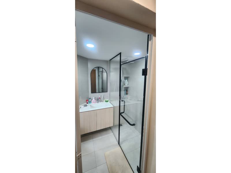 Ivory Heights Condominium For Sale at S$ 2,080,000 | PropertyGuru Singapore - Bathroom