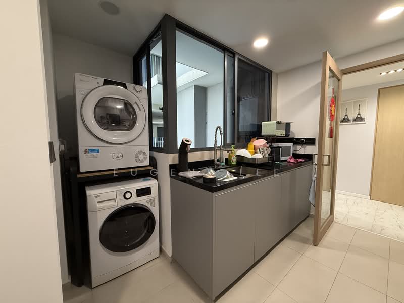 Twin Fountains Executive Condominium For Sale at S$ 1,499,999 | PropertyGuru Singapore - Kitchen