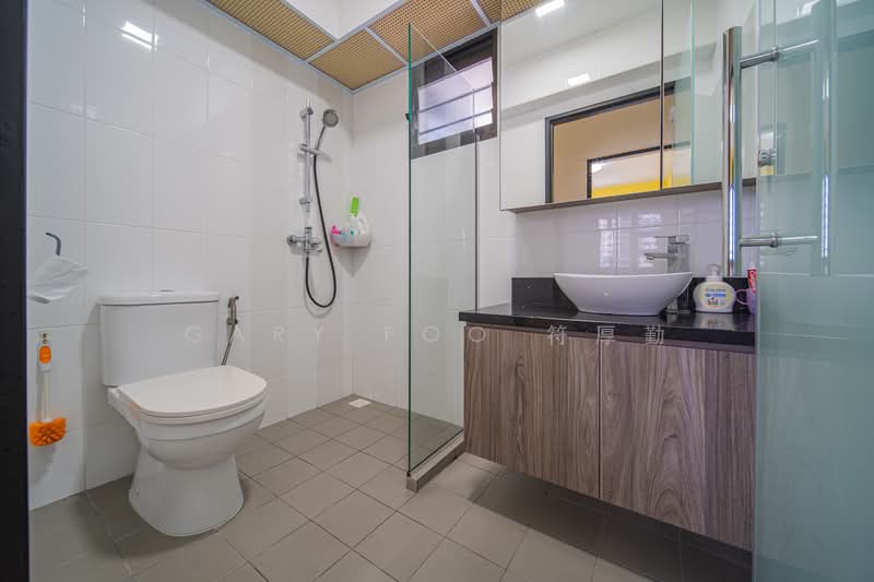 29 Ghim Moh Link HDB Flat For Sale at S$ 1,080,000 | PropertyGuru Singapore - Bathroom