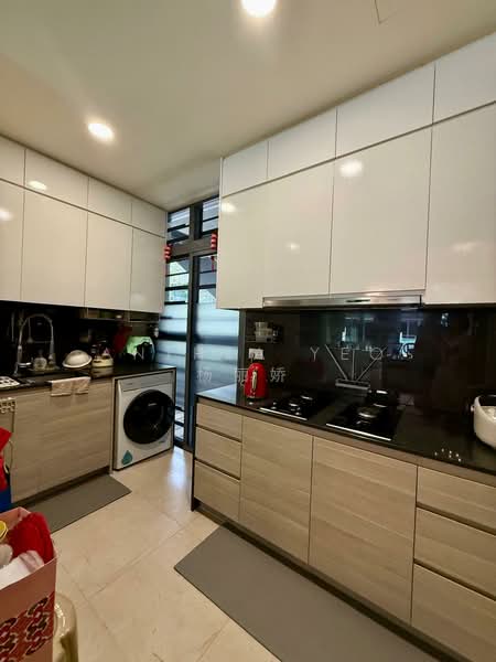 Belgravia Villas Cluster House For Sale at S$ 4,300,000 | PropertyGuru Singapore - Kitchen