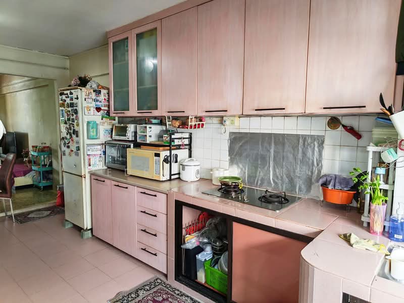 24 Marsiling Drive HDB Flat For Sale at S$ 398,000 | PropertyGuru Singapore - Kitchen