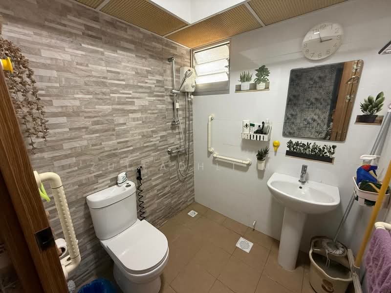 460A Bukit Batok West Avenue 9, 460A Bukit Batok West Avenue 9, Room Rental, 100 sqft, HDB Flat For Rent, by Zulfadhli Md, 500062501 - Bathroom - PropertyGuru.com.sg