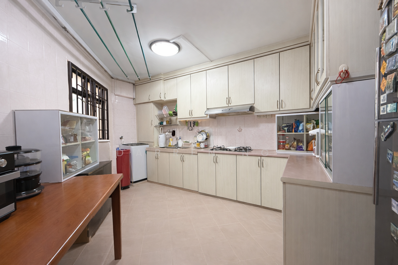 260A Sengkang East Way HDB Flat For Sale at S$ 688,000 | PropertyGuru Singapore - Kitchen