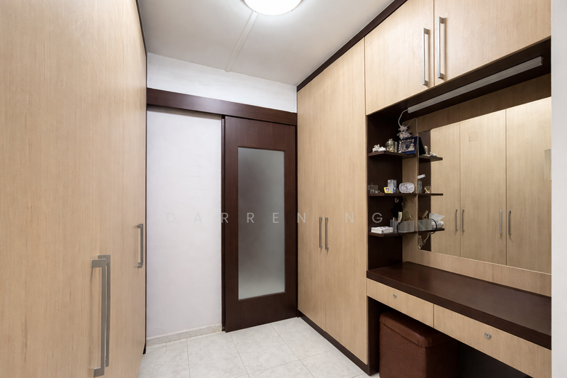 260A Sengkang East Way HDB Flat For Sale at S$ 688,000 | PropertyGuru Singapore - Walk In Wardrobe