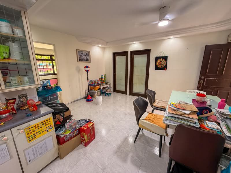 720 Tampines Street 72 HDB Flat For Sale at S$ 636,000 | PropertyGuru Singapore - Living Room