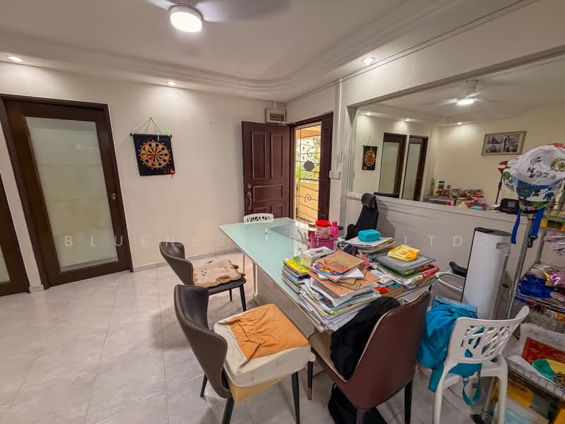 720 Tampines Street 72 HDB Flat For Sale at S$ 636,000 | PropertyGuru Singapore - Living Room