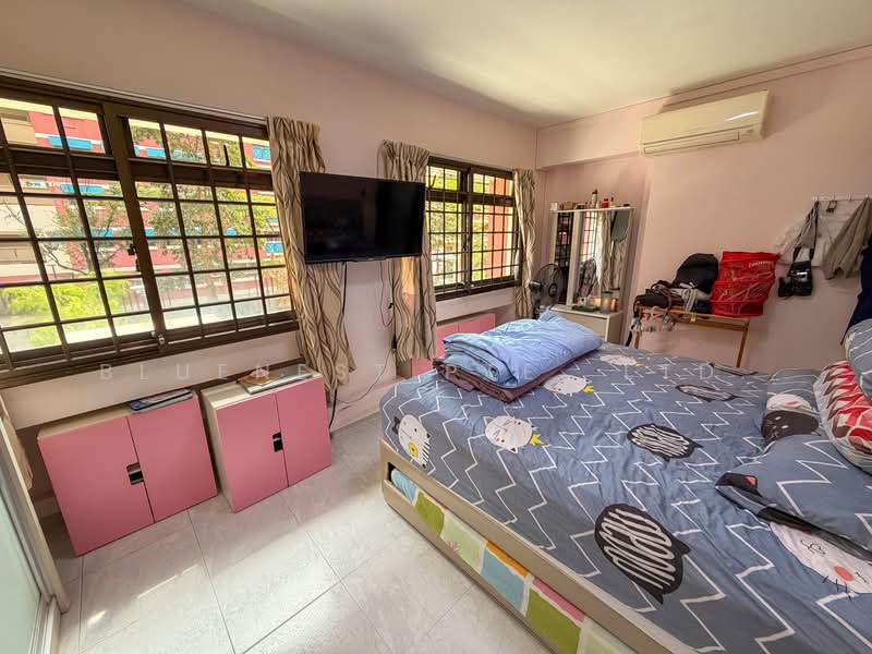 720 Tampines Street 72 HDB Flat For Sale at S$ 636,000 | PropertyGuru Singapore - Bedroom