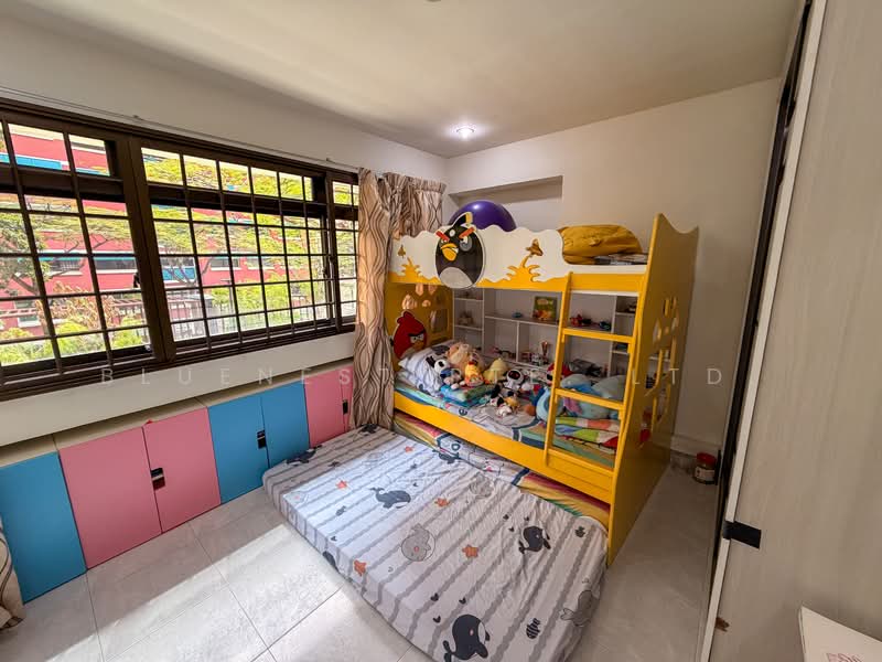 720 Tampines Street 72 HDB Flat For Sale at S$ 636,000 | PropertyGuru Singapore - Bedroom