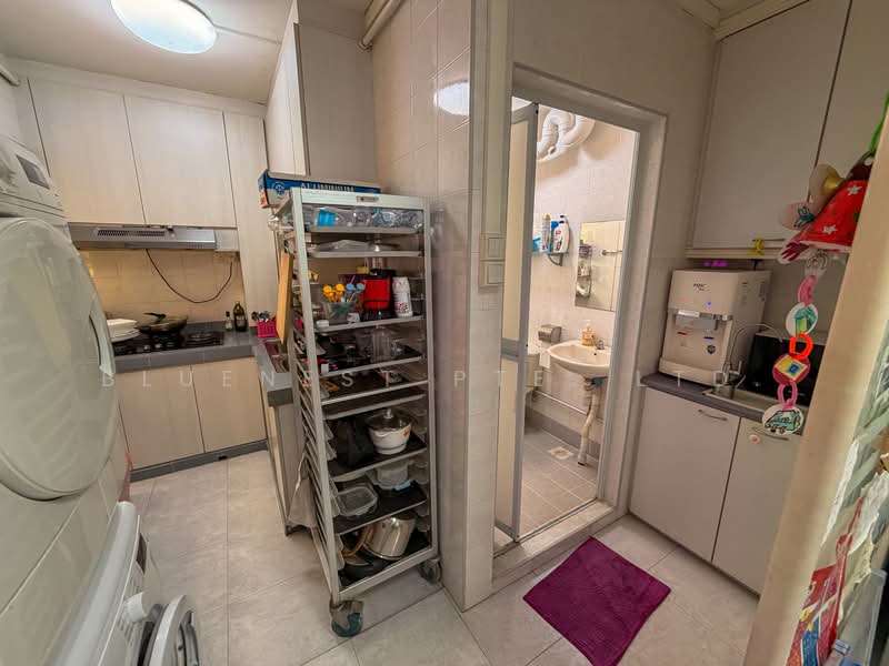 720 Tampines Street 72 HDB Flat For Sale at S$ 636,000 | PropertyGuru Singapore - Kitchen