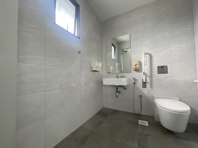 CT Hub 2, 114 Lavender Street, 689 sqft, Office For Rent, by Lara Lam, 500062522 - Bathroom - CommercialGuru.com.sg