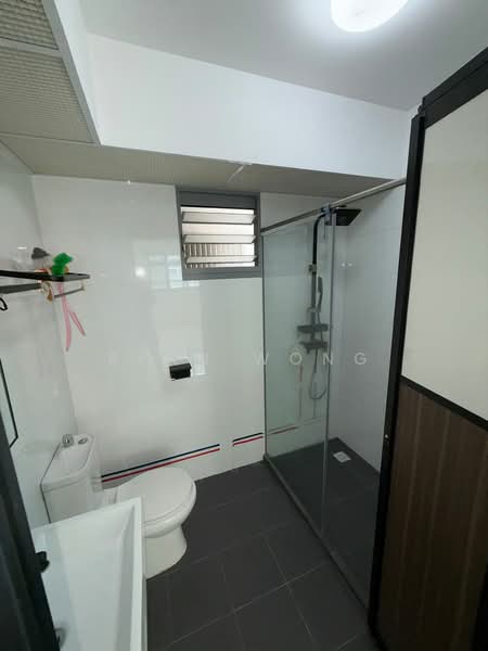 377A Hougang Street 32, 377A Hougang Street 32, 3 Bedrooms, 1,012 sqft, HDB Flat For Rent, by Ryan Wong, 500062527 - Master Bathroom - PropertyGuru.com.sg