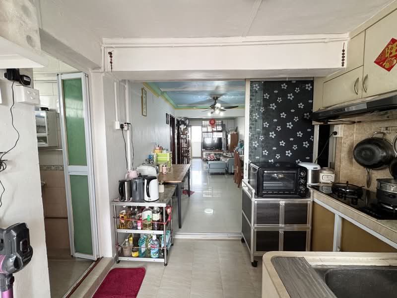 211 Boon Lay Place HDB Flat For Sale at S$ 398,000 | PropertyGuru Singapore - Kitchen