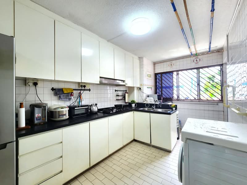 110 Bishan Street 12 HDB Flat For Sale at S$ 770,000 | PropertyGuru Singapore - Kitchen