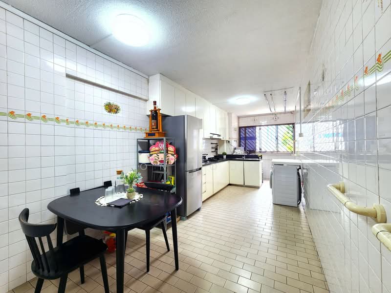 110 Bishan Street 12 HDB Flat For Sale at S$ 770,000 | PropertyGuru Singapore - Kitchen