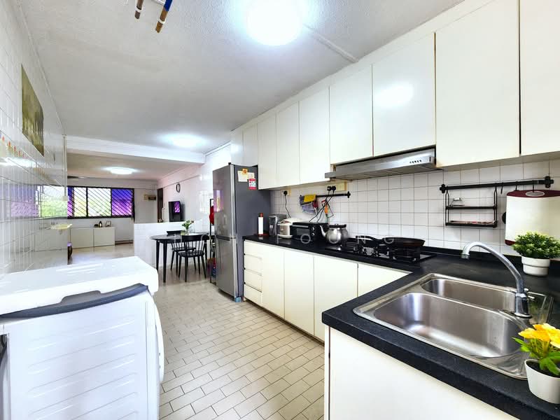 110 Bishan Street 12 HDB Flat For Sale at S$ 770,000 | PropertyGuru Singapore - Kitchen