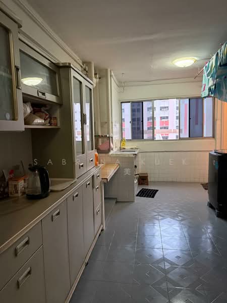 102 Jurong East Street 13 HDB Flat For Sale at S$ 468,000 | PropertyGuru Singapore - Kitchen