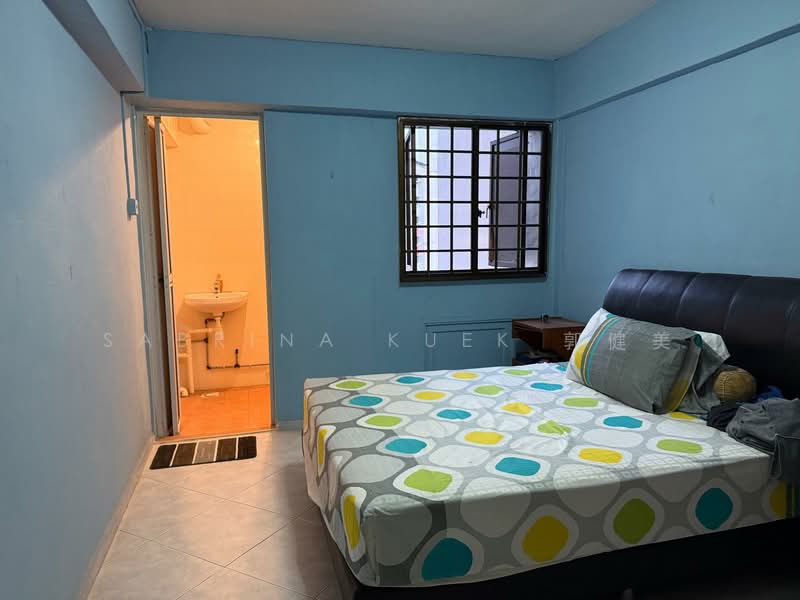 102 Jurong East Street 13 HDB Flat For Sale at S$ 468,000 | PropertyGuru Singapore - Bedroom
