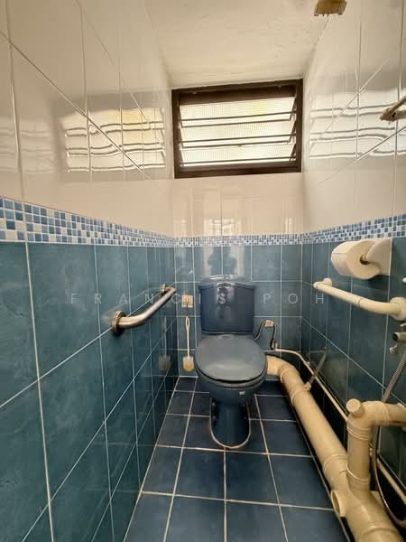 179 Toa Payoh Central HDB Flat For Sale at S$ 650,000 | PropertyGuru Singapore - Bathroom