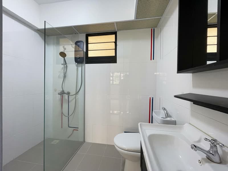 467B Bukit Batok West Avenue 9 HDB Flat For Sale at S$ 650,000 | PropertyGuru Singapore - Bathroom