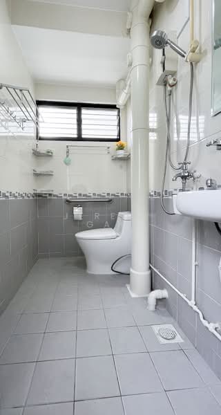 104 Tampines Street 11, 104 Tampines Street 11, 2 Bedrooms, 850 sqft, HDB Flat For Rent, by Jeremy Gan, 500062577 - Bathroom - PropertyGuru.com.sg