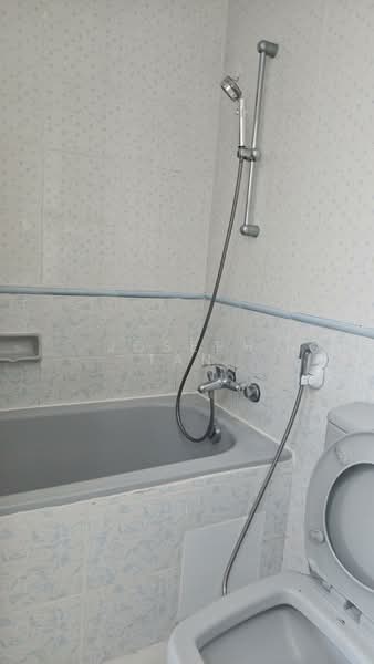 West Bay Condo, 60 West Coast Crescent, Studio, 871 sqft, Condominium For Rent, by Joseph Tan, 500062580 - Bathroom - PropertyGuru.com.sg